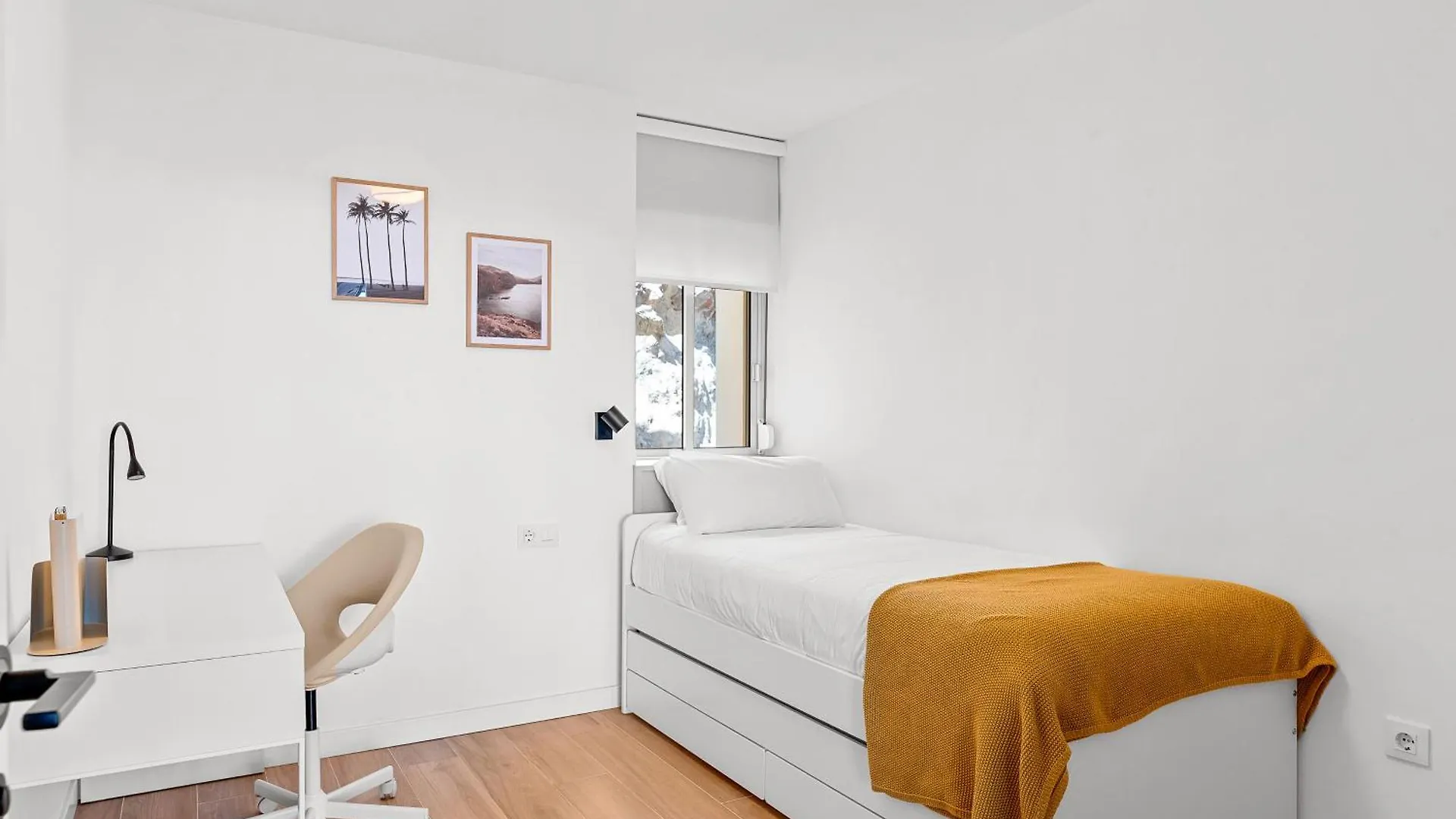 Stylish Apartment With Stunning Views & Parking Radazul