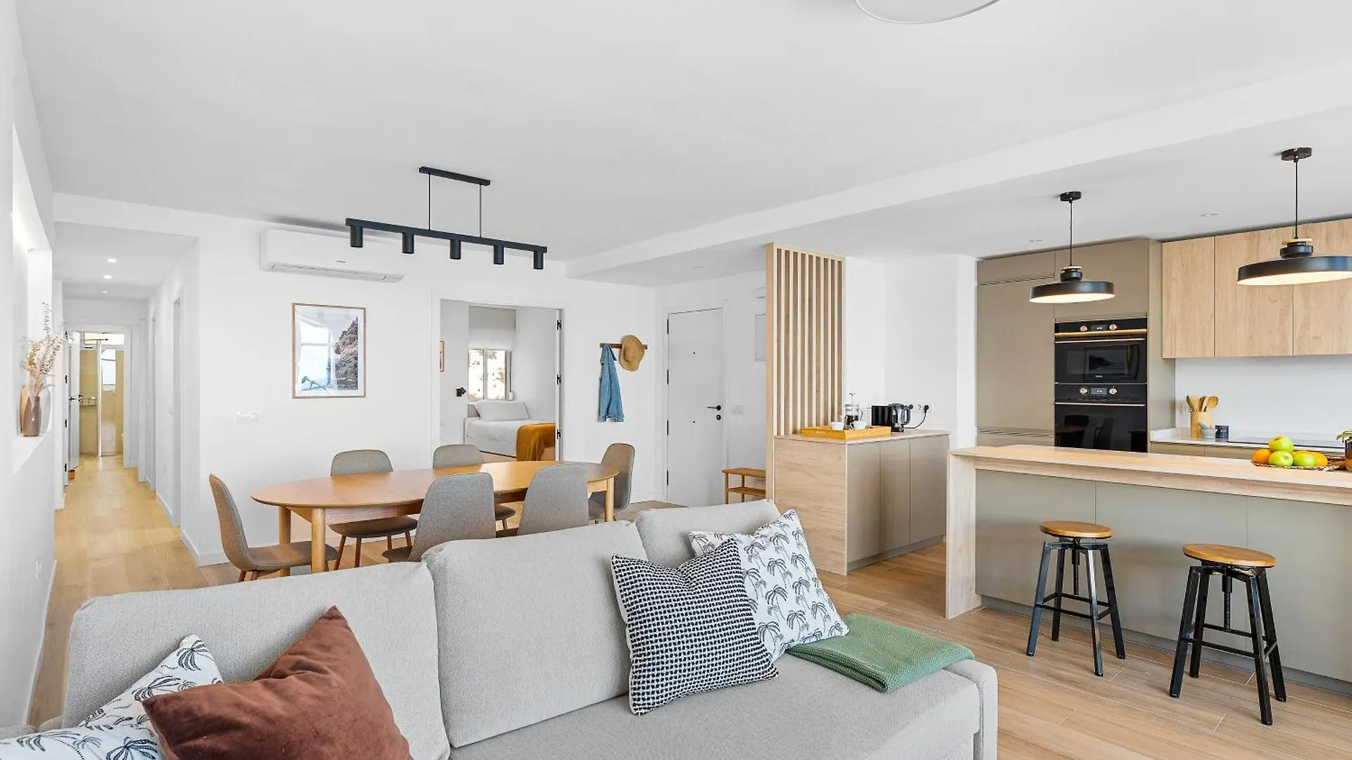 Stylish Apartment With Stunning Views & Parking Radazul إسبانيا
