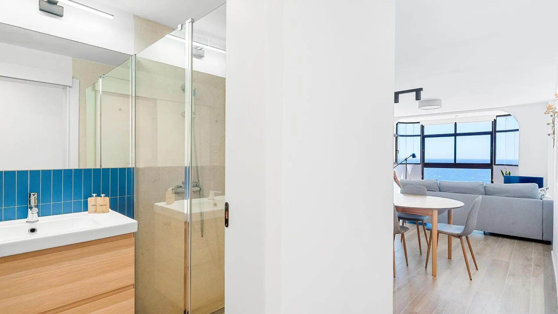 Stylish Apartment With Stunning Views & Parking Radazul