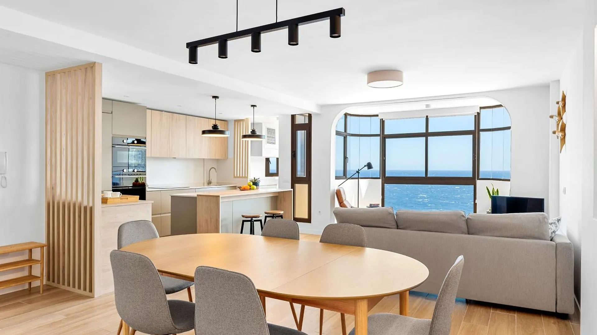 Stylish Apartment With Stunning Views & Parking Radazul Spain