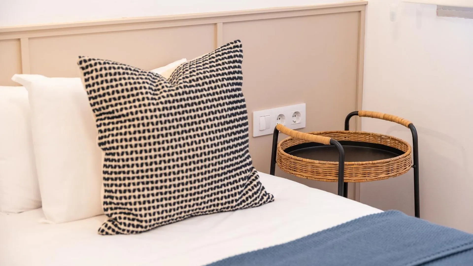 Stylish Apartment With Stunning Views & Parking Radazul 0*,
