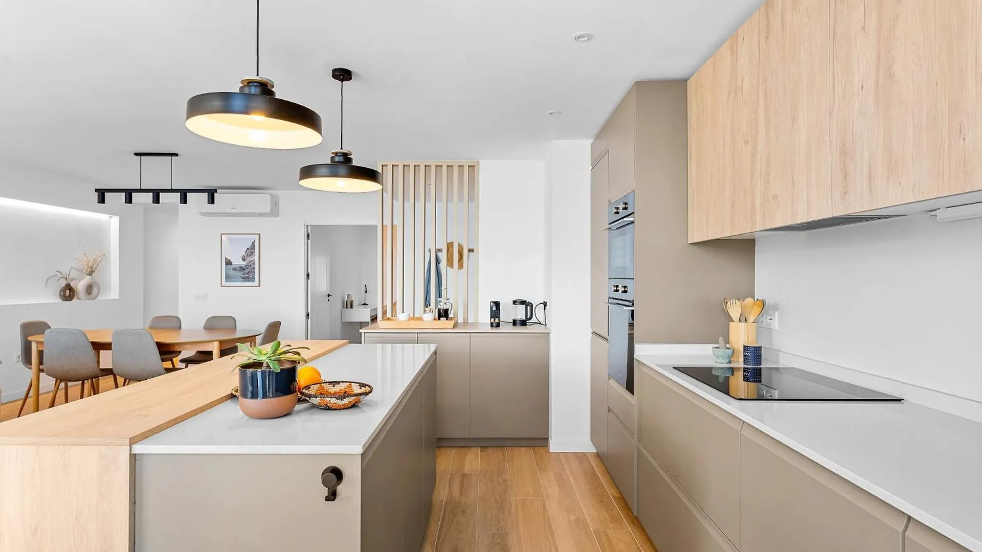 Stylish Apartment With Stunning Views & Parking Radazul 0*,  إسبانيا
