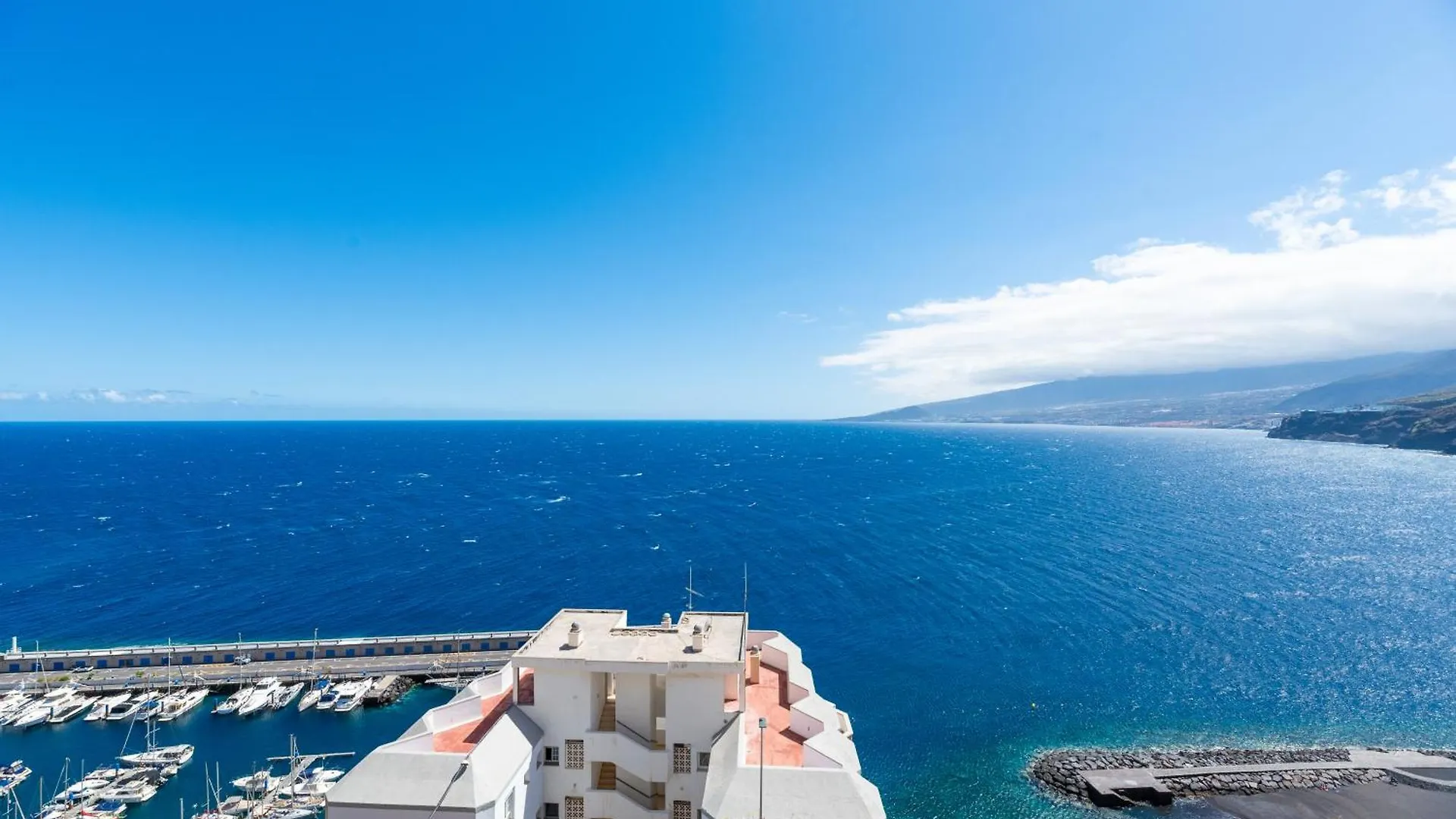 Stylish Apartment With Stunning Views & Parking Radazul إسبانيا