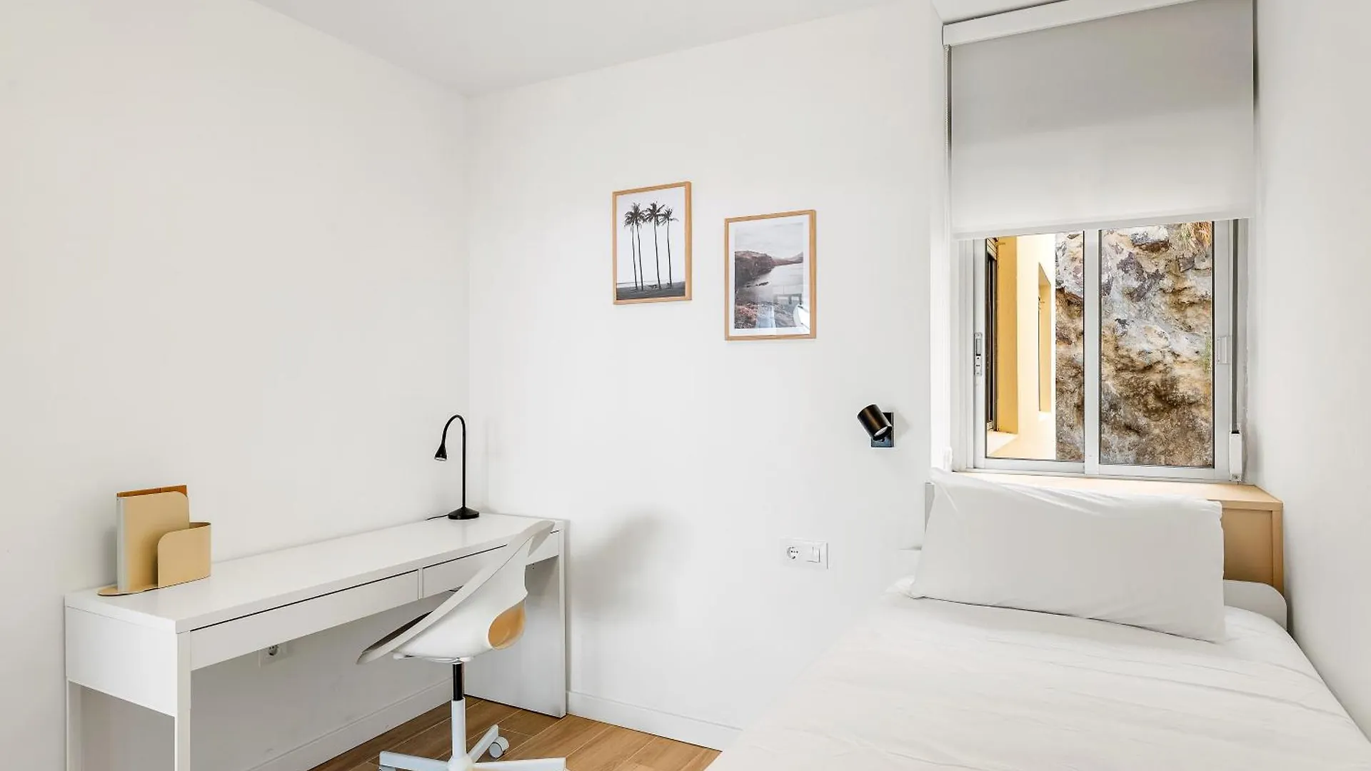 Stylish Apartment With Stunning Views & Parking Radazul