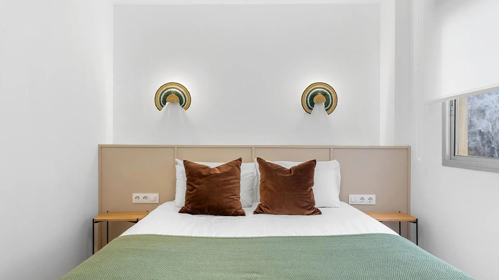 Stylish Apartment With Stunning Views & Parking Radazul