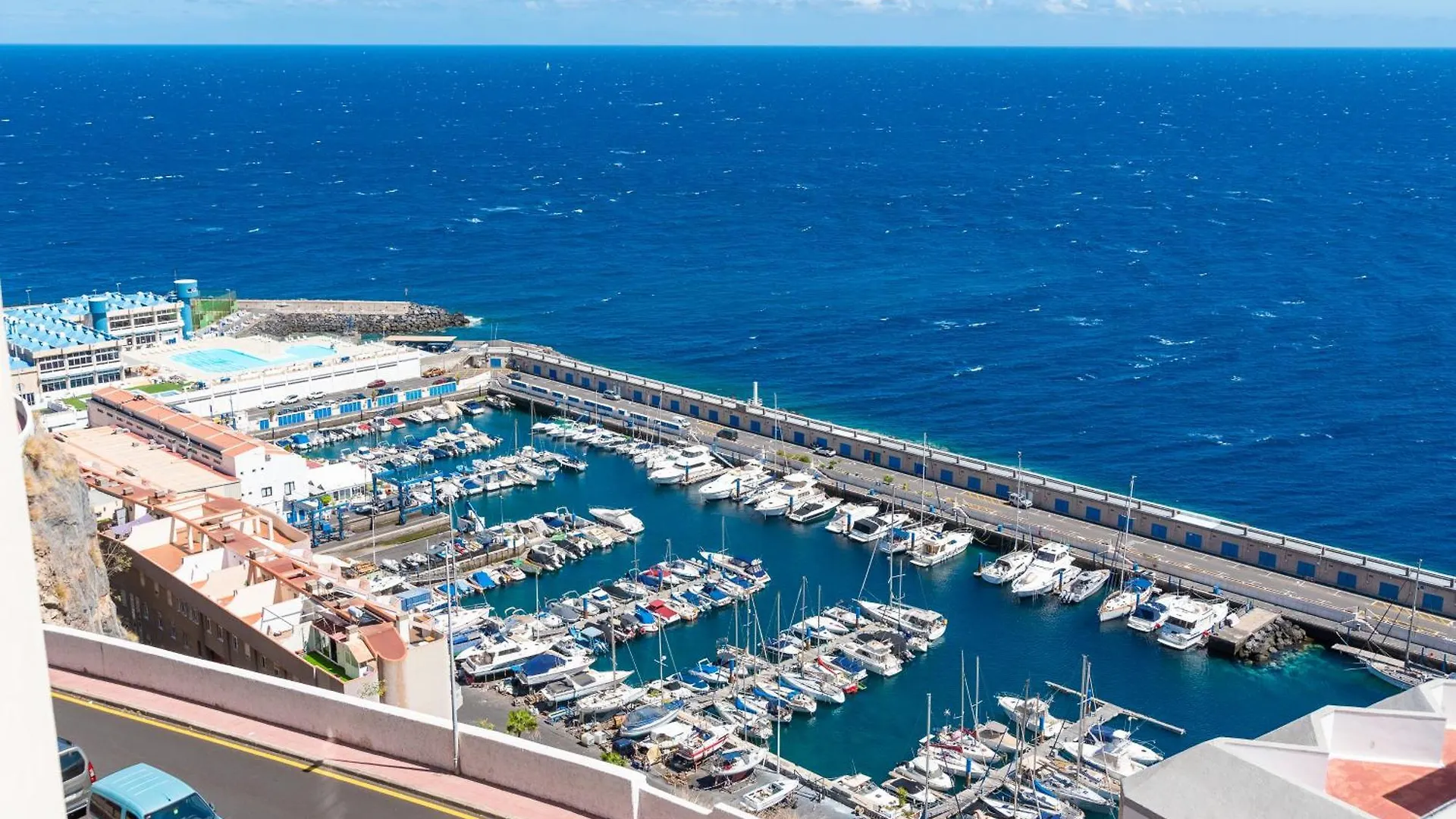 Stylish Apartment With Stunning Views & Parking Radazul 0*,